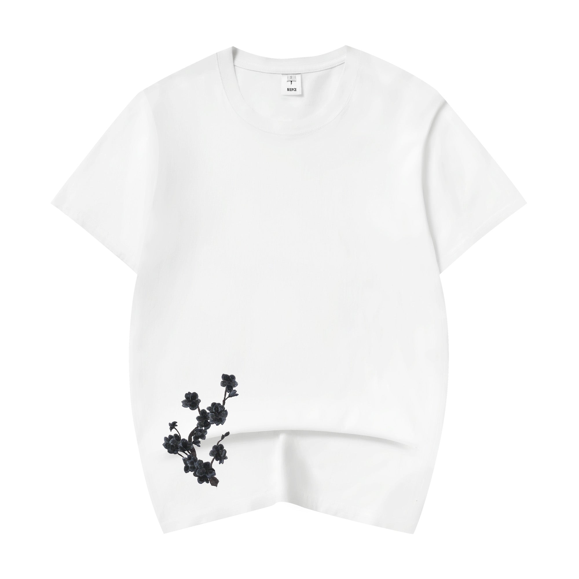 ET524 Moon Fox Embroidered Tee