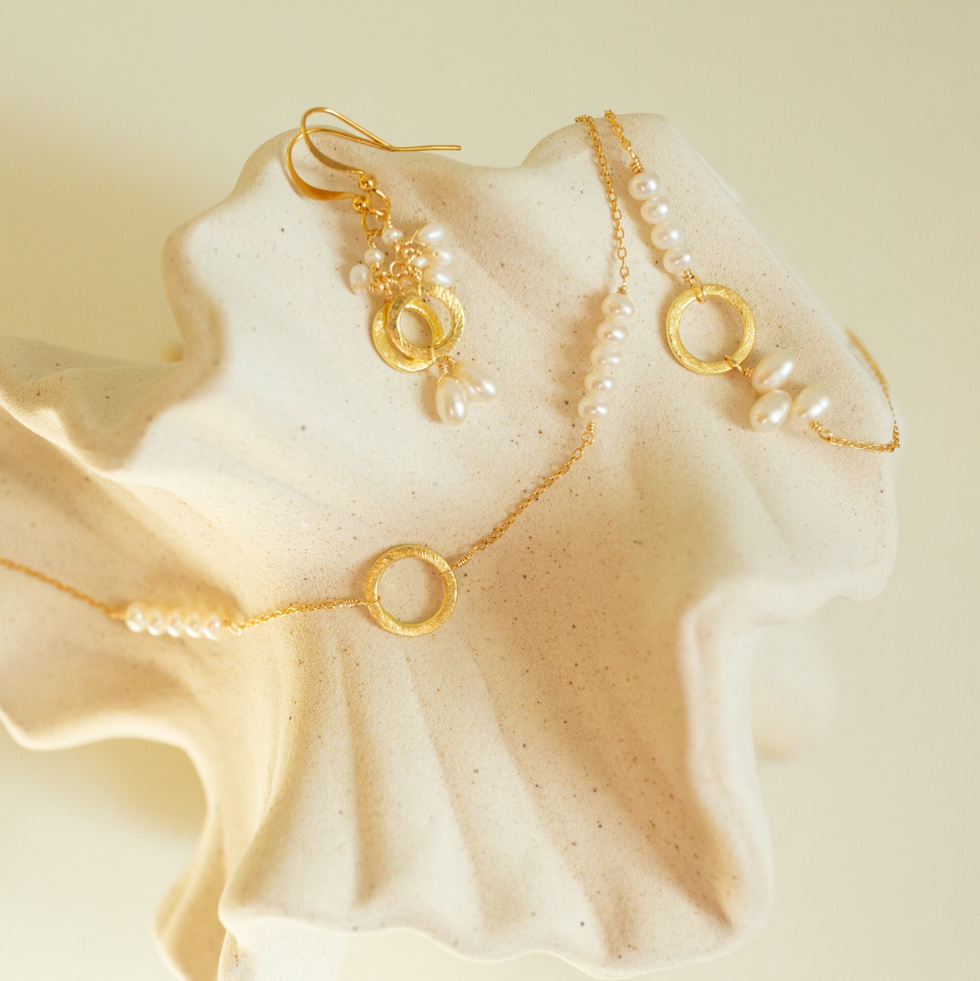 Pearl Solara Necklace