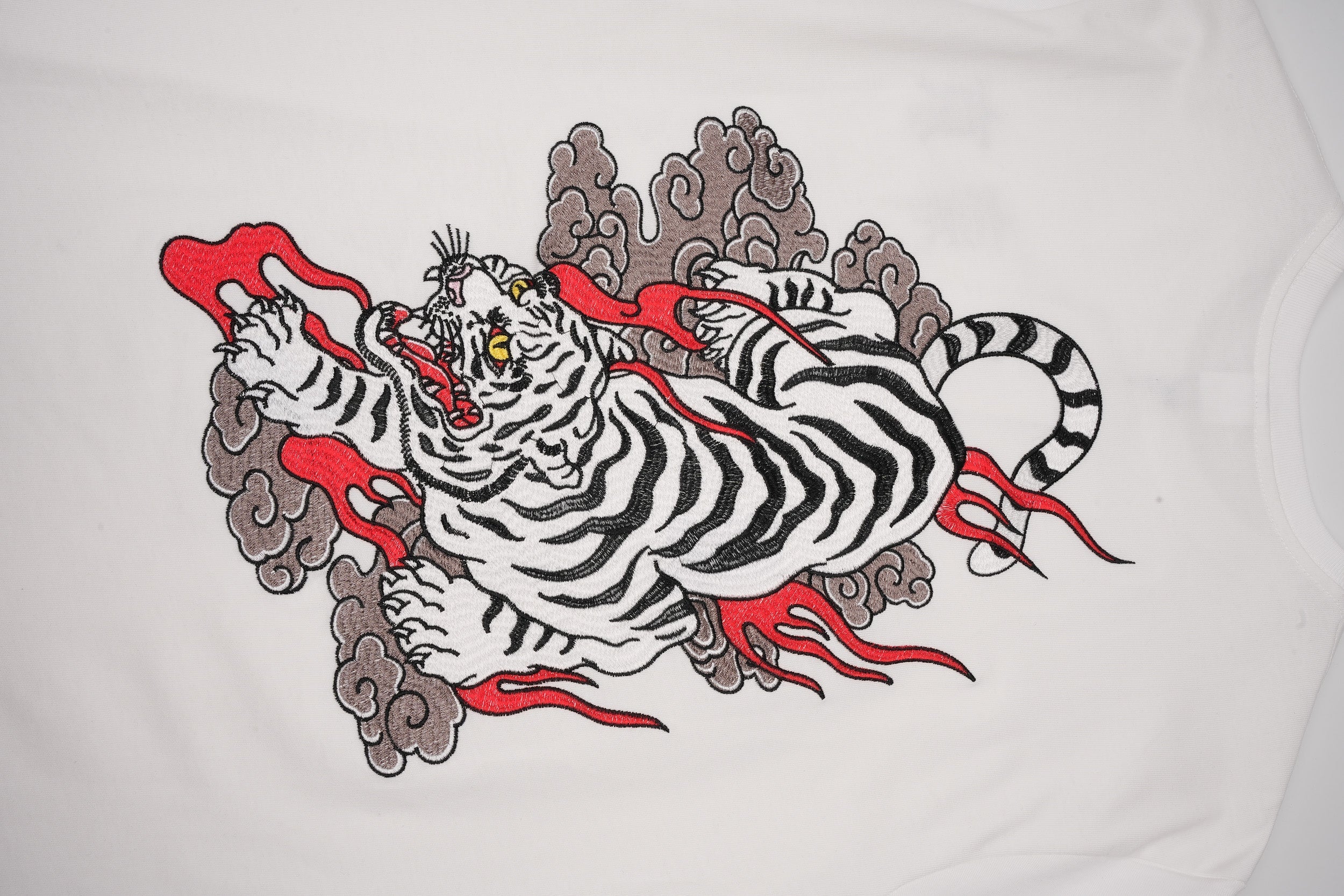 ET523 White Cloud Tiger Embroidered Tee
