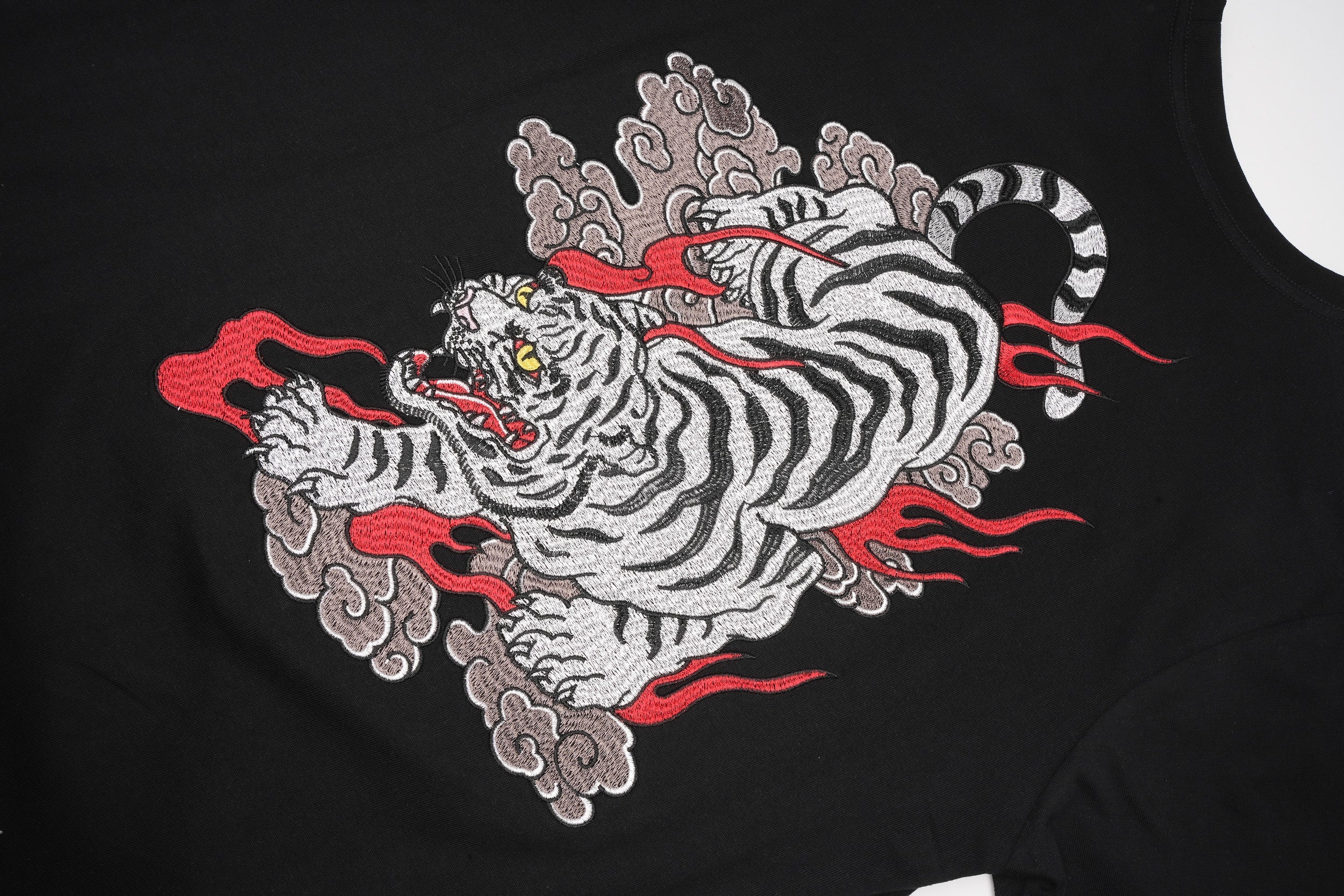 ET523 White Cloud Tiger Embroidered Tee