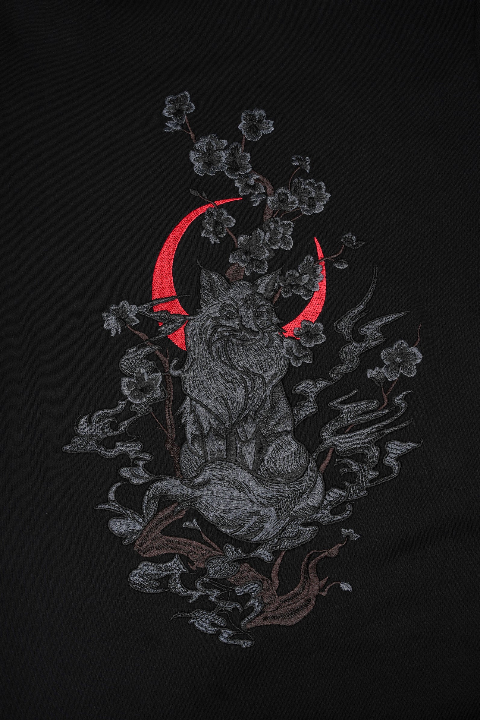 ET524 Moon Fox Embroidered Tee