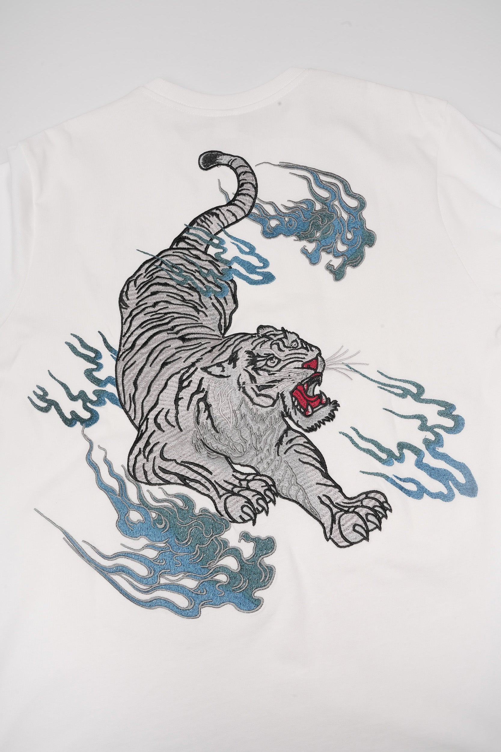 ET9817 Flaming White Tiger Embroidered Tee