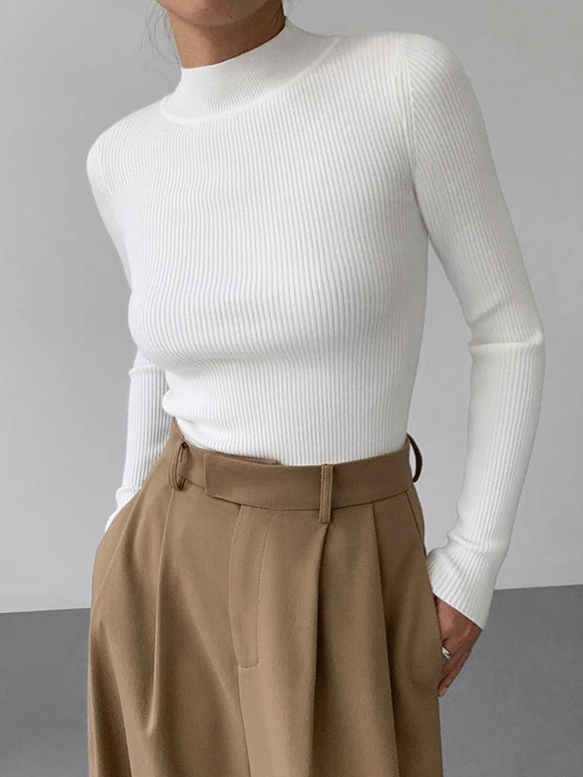 Women’s Tight Fit Crew Neck Knitted Top – Slim Sweater